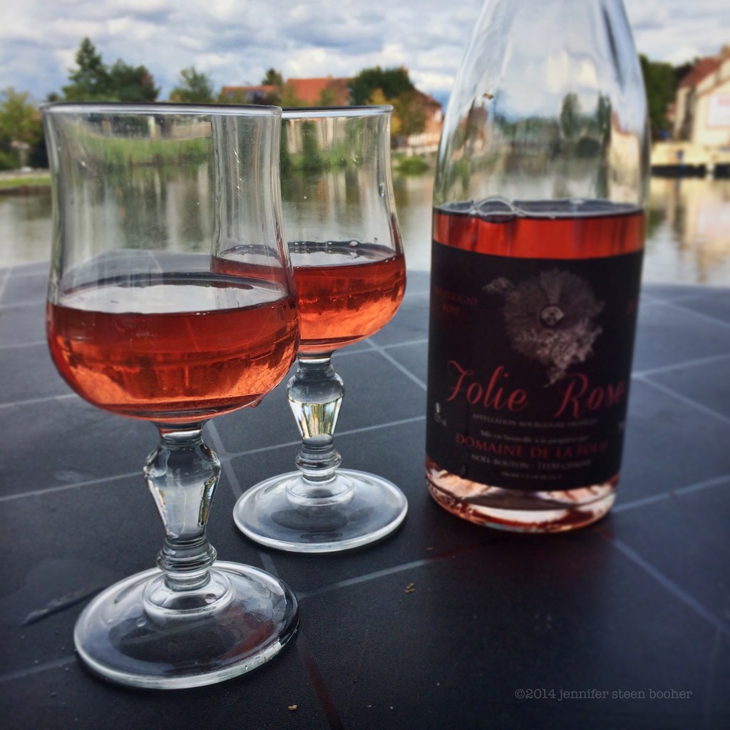 Domaine de la Folie, vineyard, Burgundy, Bourgogne, rose, wine